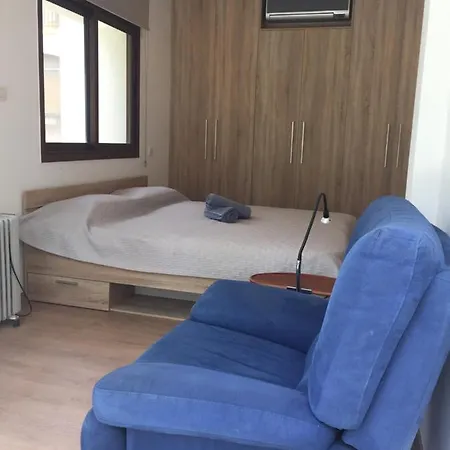 Modern 2 Bedroom Apartment *